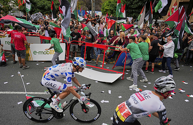 Kdy se Vuelta uklidní? Pidcock hlesl: Občas děsivé. Nebezpečí není cesta vpřed