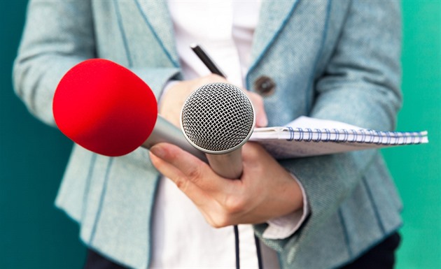 Projekt Bezpečná žurnalistika nabízí psychologickou i právní podporu novinářům