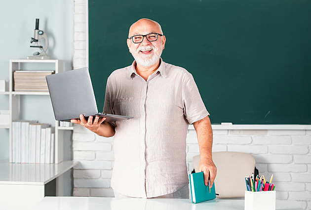 Jsou pracující důchodci na odpis, ohrožený druh, nebo za pár let ekonomická nutnost?
