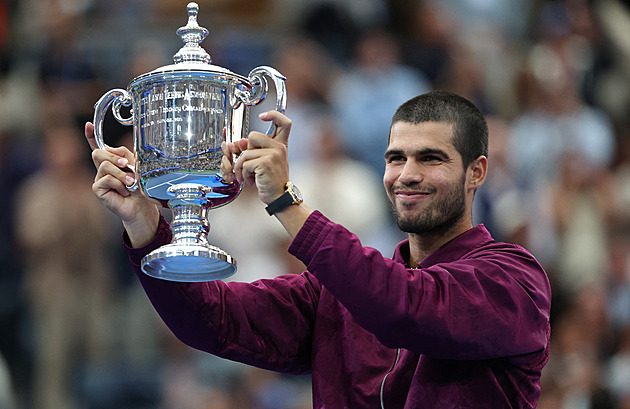 Alcaraz ovládl finále US Open. Trofej dostal od Lendla, místo Sinnera bude jedničkou