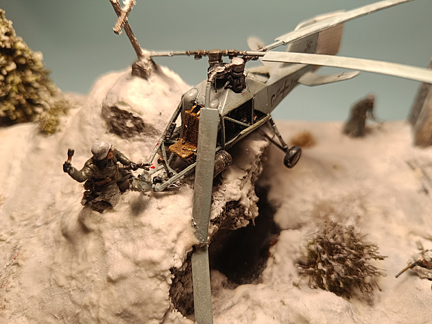 Nouzové přistání vrtulníku Flettner Fi 282. Clint Eastwood by se zasmál