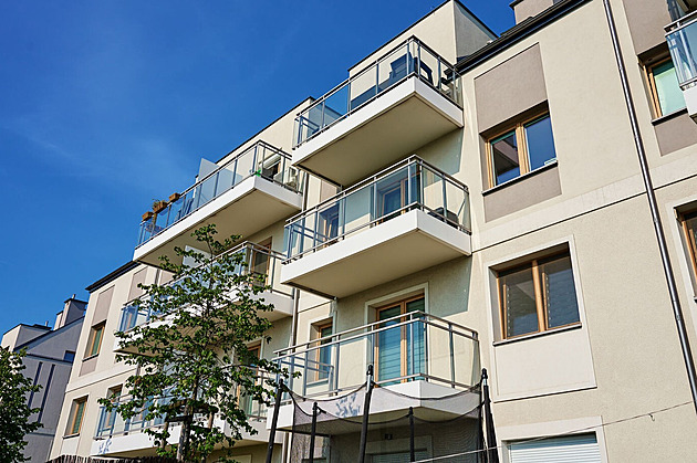 Hypoteční sazby přešlapují na místě. Podzim přinese hru o individuální slevy