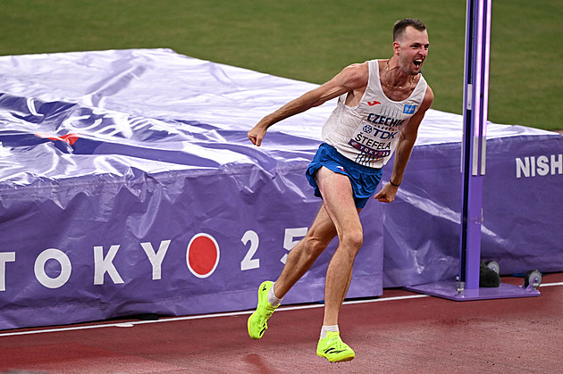 Štefela slaví bronz! Jako první český výškař si z mistrovství světa odveze medaili