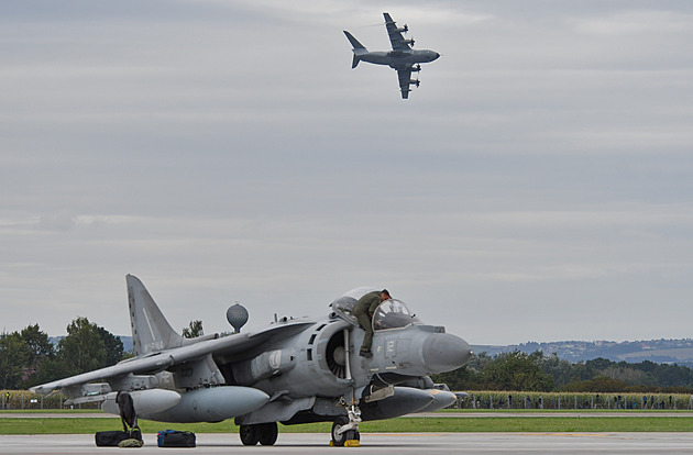 Bojové letouny se slétají do Ostravy. Generálka na Dny NATO vrcholí