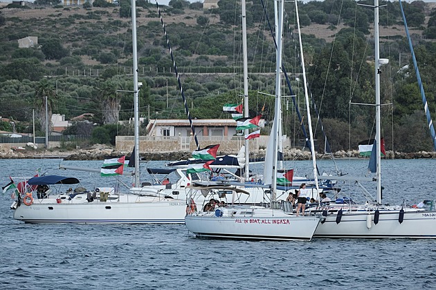 Itálie posílá válečnou loď na pomoc flotile Thunbergové mířící do Gazy