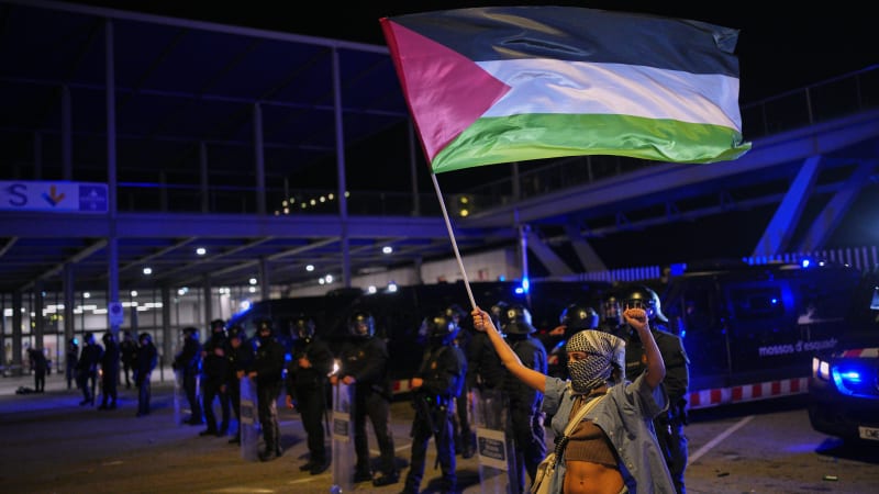 Izrael zadržel kromě Thunbergové stovky aktivistů ze 41 lodí. Postup vzbudil kritiku