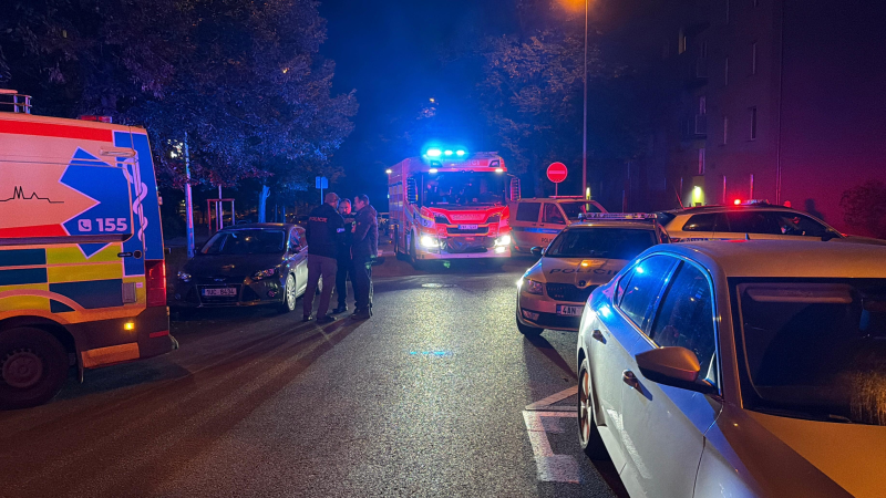 Střelba v Praze: Skupina mužů napadla policistu, ten v obraně jednoho zabil