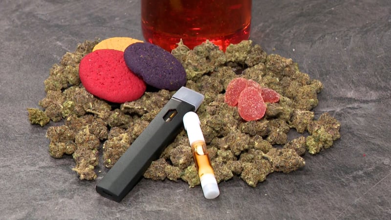 Třicetkrát silnější než marihuana: Syntetické kanabinoidy se volně prodávají, otrávily se i děti