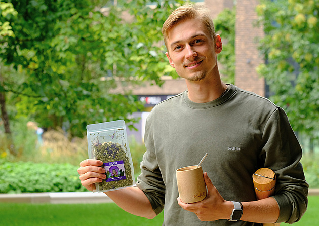 Přežil srážku s vlakem. Navedlo ho to k podnikatelskému projektu, který má u lidí úspěch