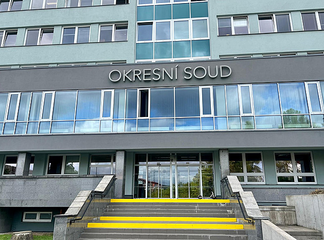 Rozsudek po osmi letech. Za obří požár haly u Mostu soud všechny osvobodil