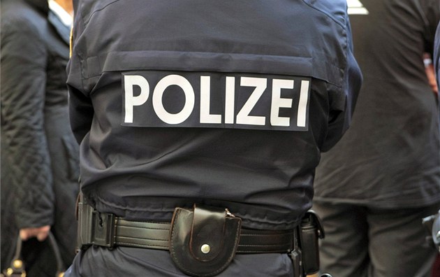 Mladíci v Rakousku měsíce znásilňovali učitelku. Soud vynesl tresty