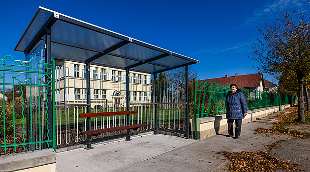 Zabiják ptáků je pryč, nová zastávka v Hradci má konečně výstražné prvky