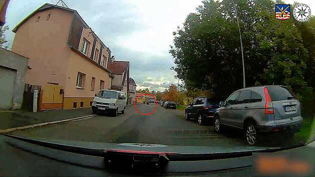 Policistům ujížděl motorkář se zákazem řízení, málem způsobil nehodu