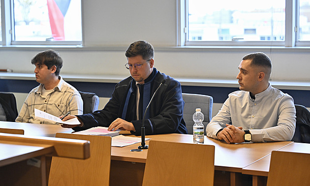 Provokovali nás, bránili jsme se, tvrdí Ukrajinci souzení za tragickou rvačku