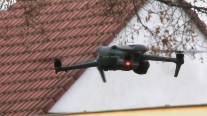 Záhadný dron trápí obyvatele u Českých Budějovic. Špehuje nás i v domě, stěžují si lidé