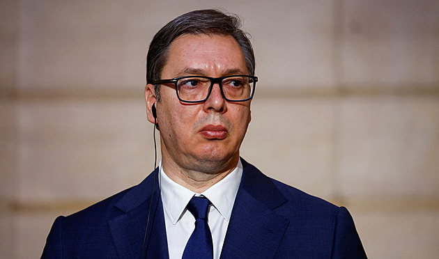 Vučić ustoupil protestům, slíbil předčasné volby. Matka oběti tragédie drží hladovku