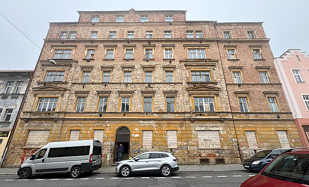 Dřív nejhorší adresa, nyní z ruiny v centru Plzně vznikne dům s moderními byty