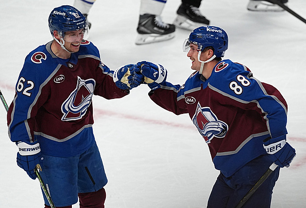 Nečas v NHL zazářil čtyřmi body, Faksa pomohl vyhnat Dobeše z brány