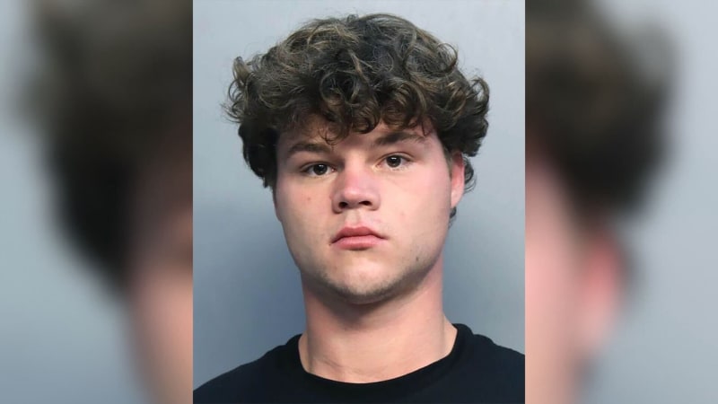 Známý influencer skončil ve vězení. Doherty blokoval dopravu, policie u něj poté našla drogy