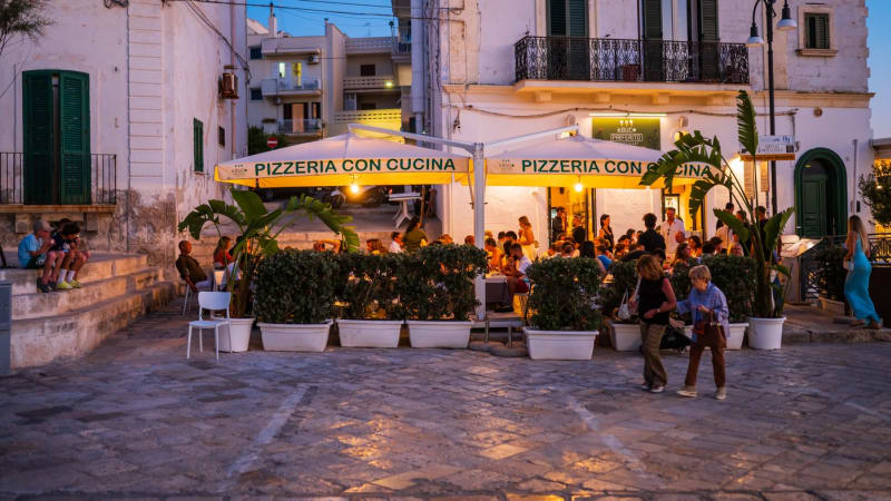 Boj proti turistům: Italské město chce zakázat zahrádky v historickém centru