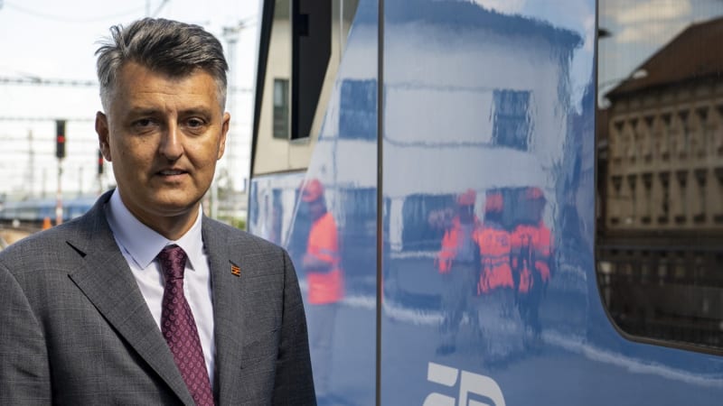 Razie u šéfa Správy železnic: Policie našla 80 milionů korun. Rodinné úspory, říká Svoboda