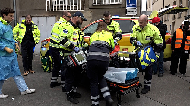 Větší šance přežít infarkt. Kardiologové mohou klíčový přístroj napojit i v terénu