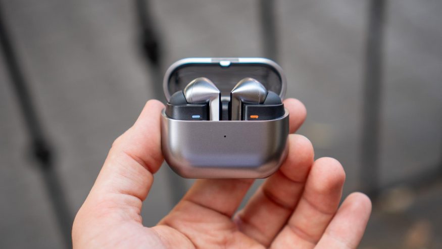 Absence kreativity? Samsung si pro svá sluchátka znovu „vypůjčí“ funkci od Applu