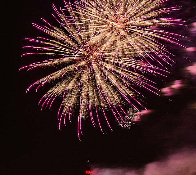 Zmatky v Trutnově. Veletoče ministerstva přinutily přesunout ohňostroj k Uffu