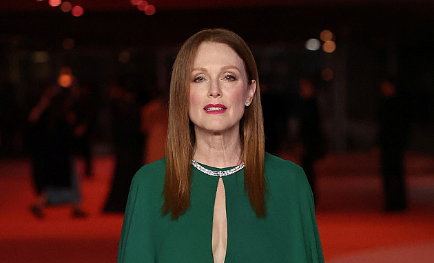 Julianne Moore alias pihovatá jahoda. Svého času vodila hříšníky do ředitelny