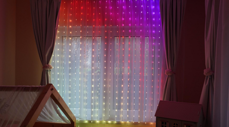 Světelný závěs Govee dokonale umocní (nejen) vánoční atmosféru