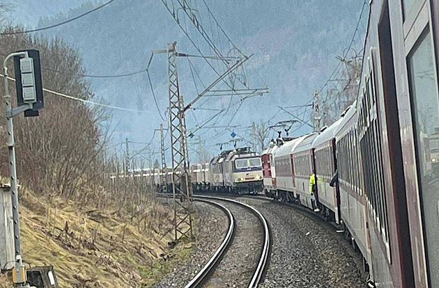 Další malér na slovenské železnici. Od srážky dělilo vlaky pár desítek metrů