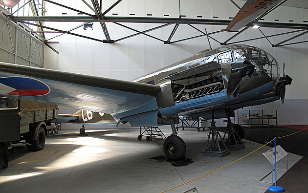 Proč chyběly padáky? Havárii letadla komunisté zamlžili, výbuch provázejí spekulace