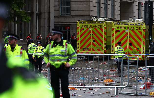 Muž, který vjel v Liverpoolu do davu fanoušků a 130 zranil, dostal 21 let vězení