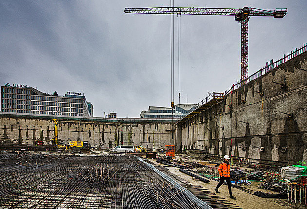 Stavba Nového Dornychu u brněnského nádraží dosáhla ve třinácti metrech svého dna