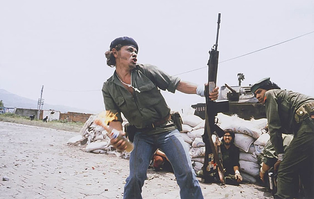 Molotov Man. Revoluci na zadním dvorku Ameriky završila bomba z lahve od Pepsi