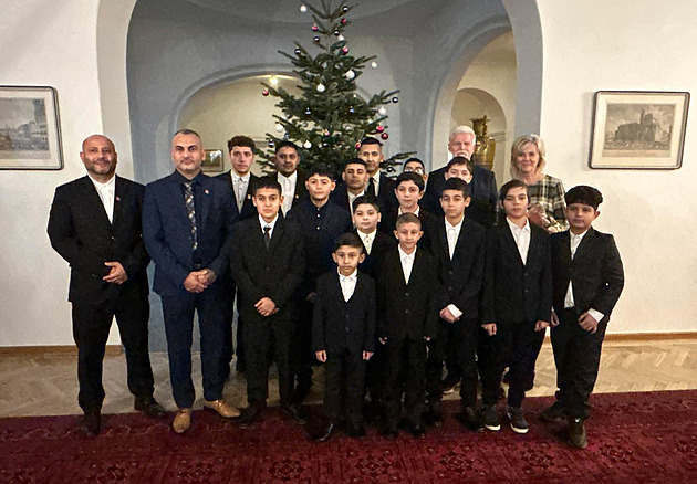 Prezidentský pár přijal romské fotbalové děti, které čelily rasismu ultras Baníku