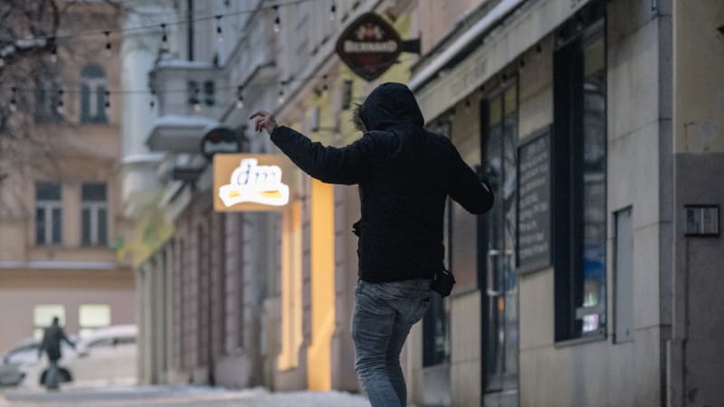 VÝSTRAHA: Část Česka pokrývá ledovka. Nebezpečí hrozí až do úterního večera