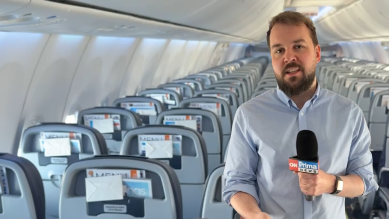 Češi letí do Dubaje. Reportér na palubě odhalil příběhy lidí mířících do ostřelovaných Emirátů