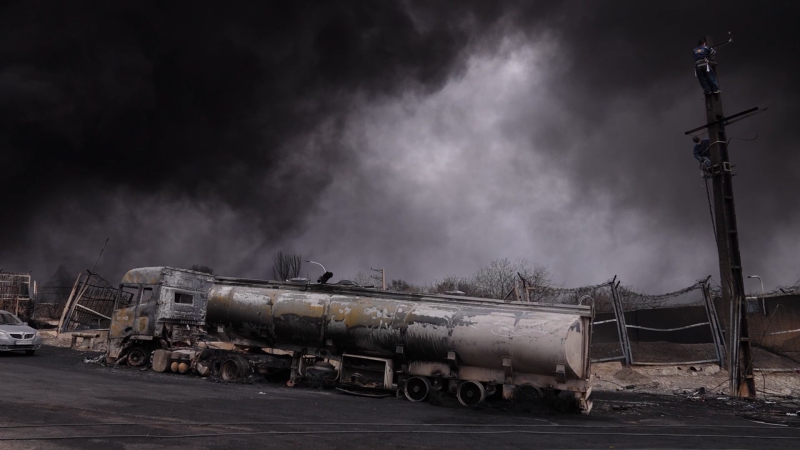 Totální apokalypsa: Zkázu ropného skladu v Teheránu zachytila kamera