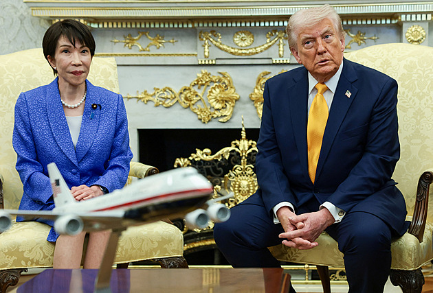 Proč jste nám neřekli vy o Pearl Harboru? Trump šokoval japonskou premiérku