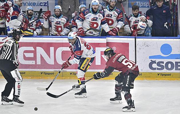 ONLINE: Červenka posílá Pardubice do vedení na Spartě. Promění Třinec mečbol?