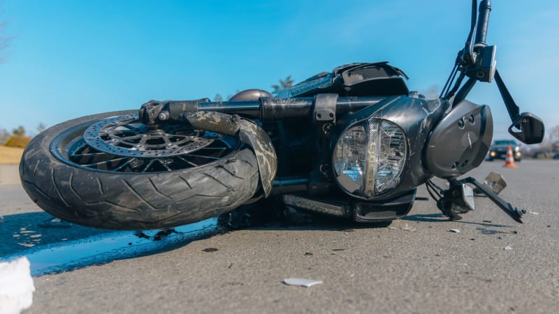 Smrtelná nehoda motorkáře u Jičína: Srazil se s náklaďákem, lékaři mu nedokázali pomoci