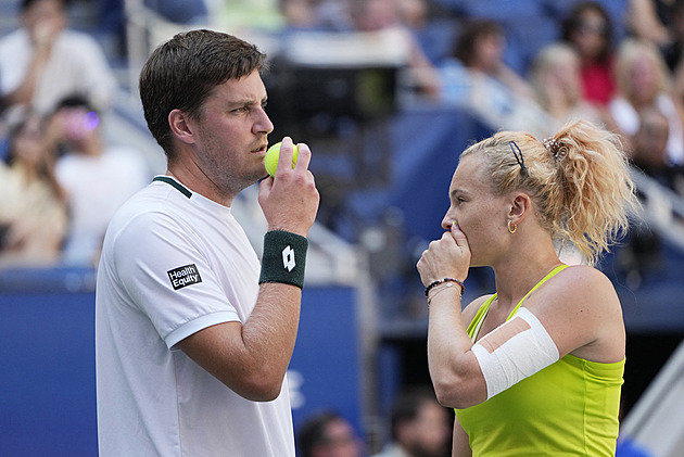 US Open ONLINE: Atraktivní mix, Siniaková proti Djokovičovi a Sabalenkové srovnává