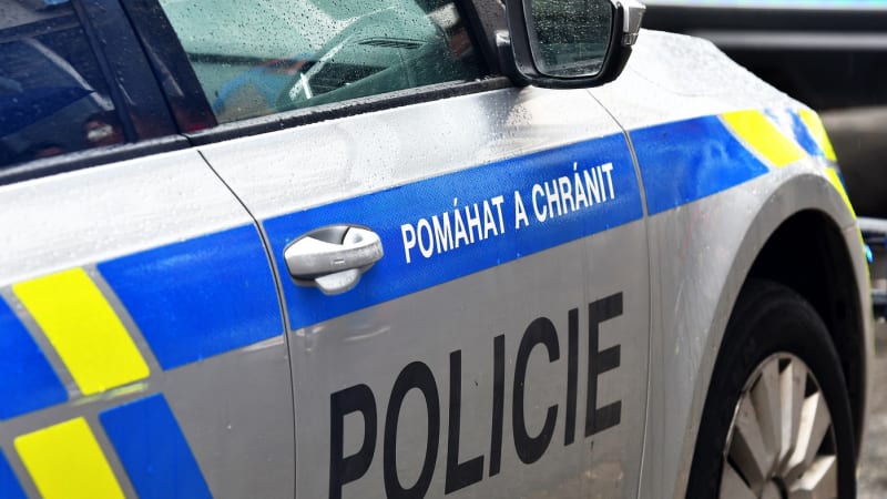 Evakuace kadaňské nemocnice: Kvůli hrozbě bombou zasahuje na místě pyrotechnik