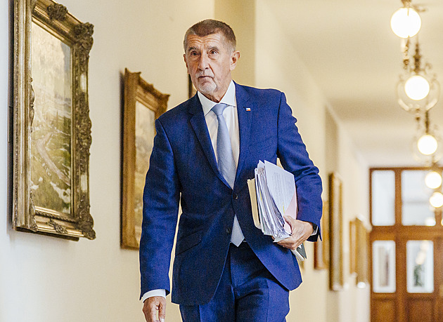 Vláda schválila rozpočet se schodkem 386 miliard. Je proinvestiční, řekl Babiš