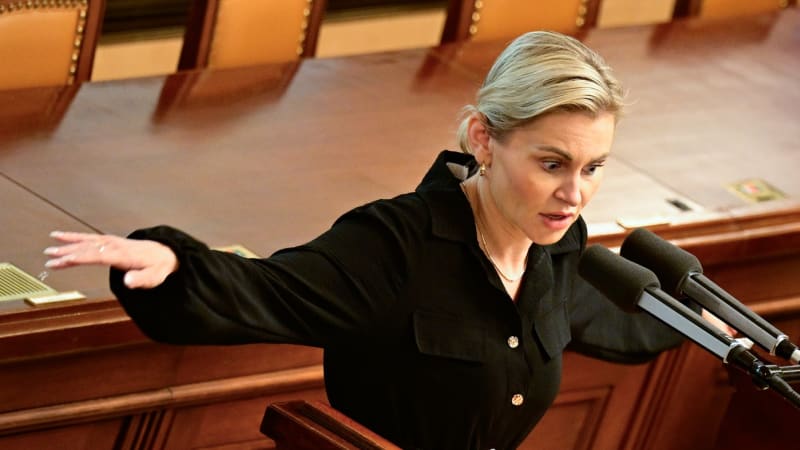 ON-LINE: Divadlo, úplně jste se pomátli, pustila se Malá do opozice. Sněmovna stále jedná