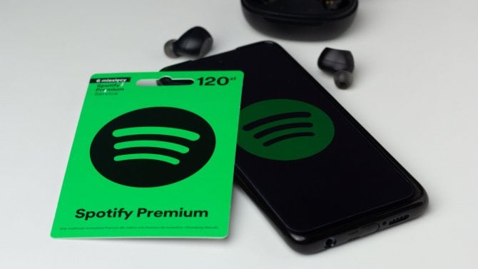 Spotify zpřísňuje kontroly sdílených rodinných tarifů. Kdo se neověří, dostane roční zákaz